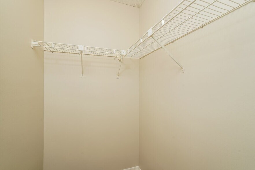Building Photo - 6514 Flora Way