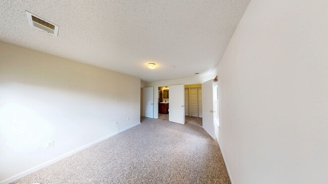 Building Photo - Ground Level 3 + 2 Spacious Updated condo