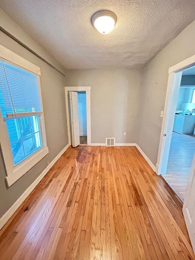 Bedroom - 8213 S Houston Ave