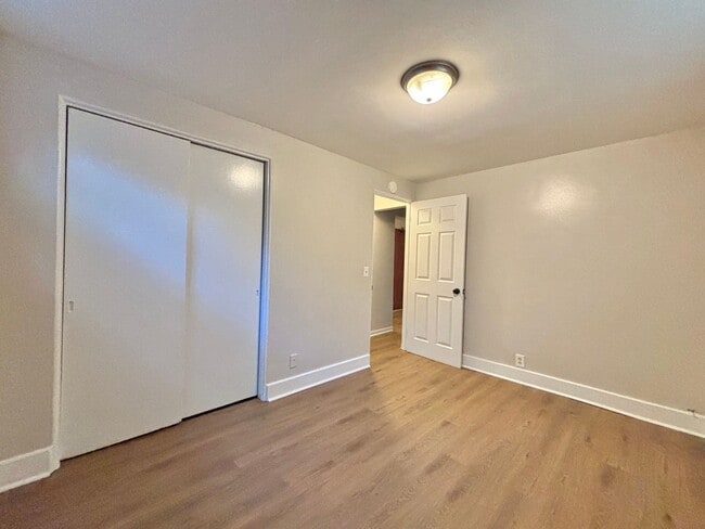 Building Photo - 3729-3731 Oakland - UNIT 6