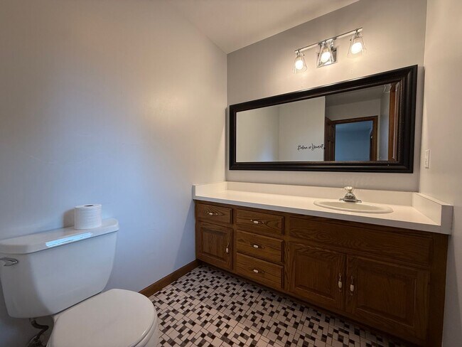 Building Photo - Bloomington 4 Bed 3 Bath SF Home available...