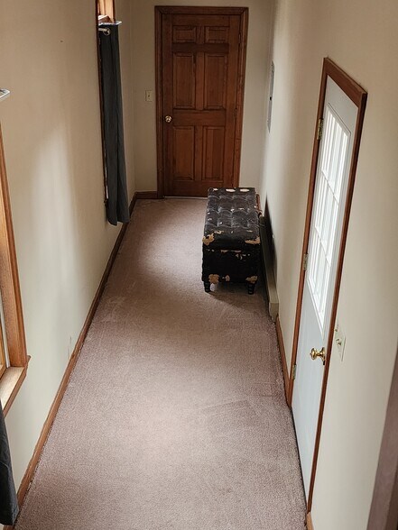 Rear private entrances. - 985 Mammoth Rd