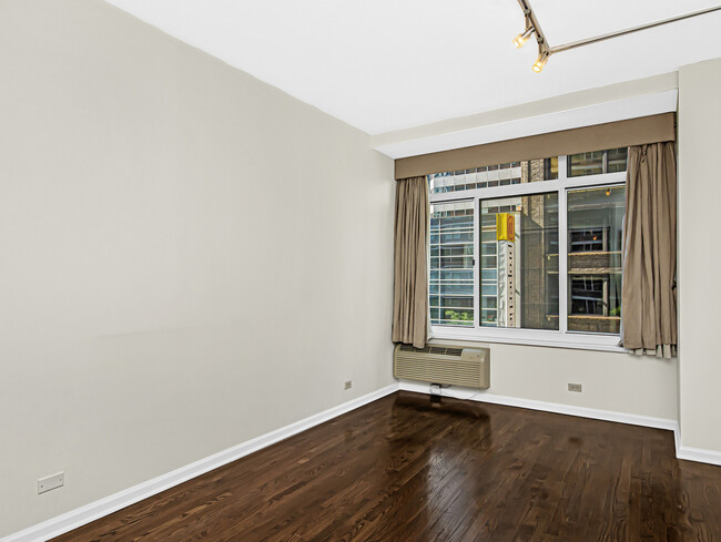 Building Photo - 211 E Ohio St