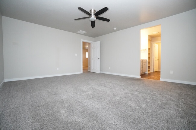 Building Photo - 6113 N Colosseum Ave