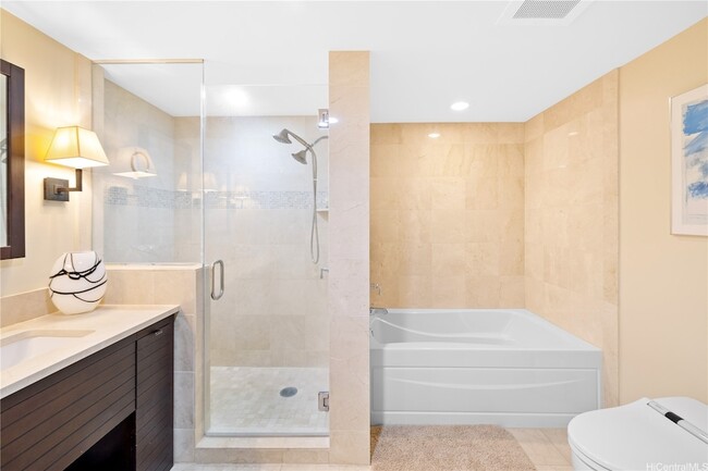 Building Photo - 1551 Ala Wai Blvd