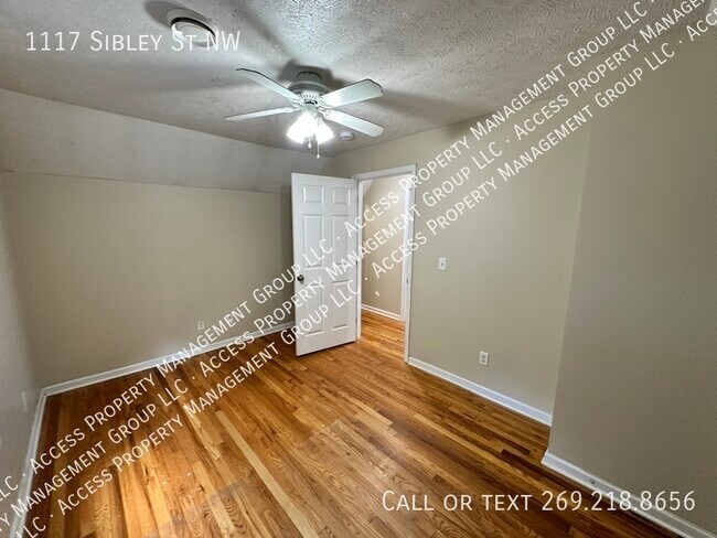Building Photo - 1117 Sibley St NW