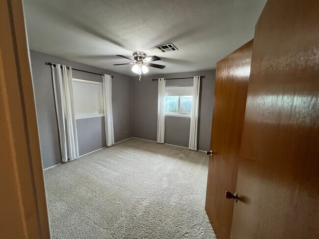 Building Photo - 723 S California St