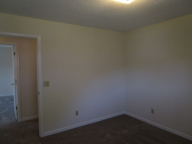 Building Photo - 341 Wildwood Ave