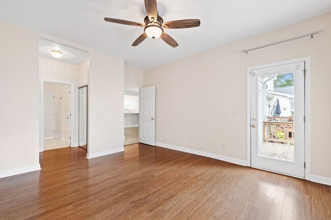 Building Photo - Lovely 3 bedroom townhome in fantastic Ral...