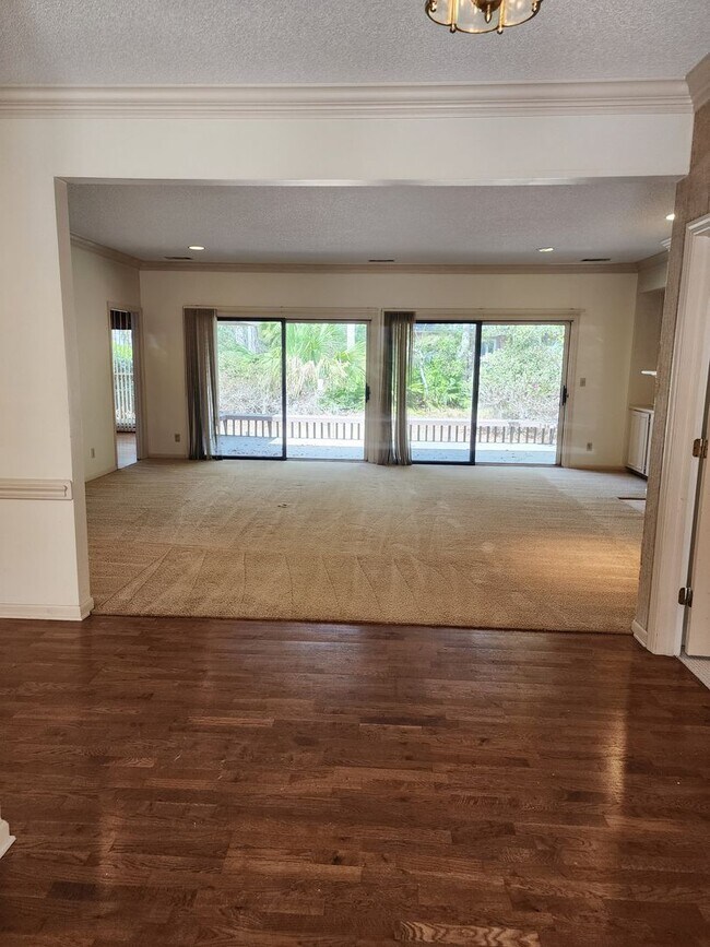 Building Photo - **AVAILABLE IN JUNE ** Landings Executive 3 Bedroom home