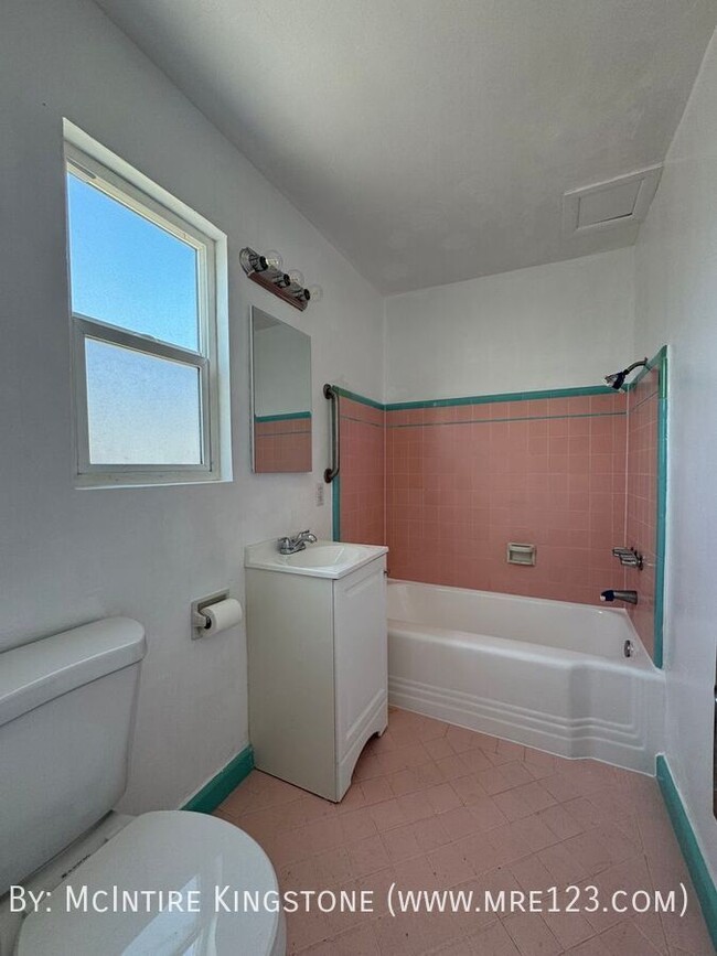 Building Photo - Beautifully Remodeled 1BD 1BA Unit in Hype...