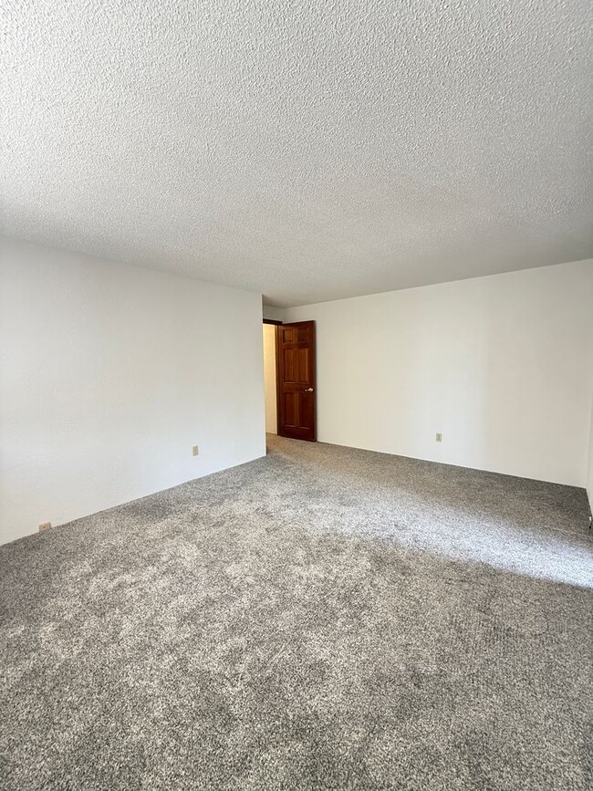 Building Photo - Charming 3 bed 2 bath home in SE Medford!