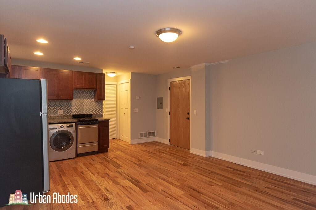 Building Photo - 556 W Arlington Pl