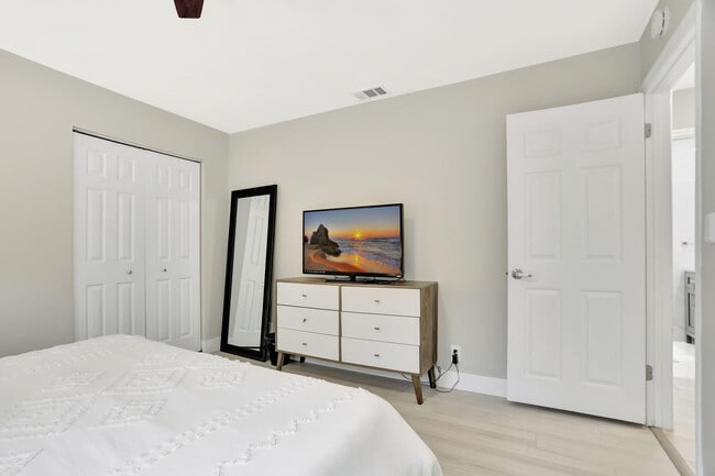 Building Photo - 1035 NW 5th Ave