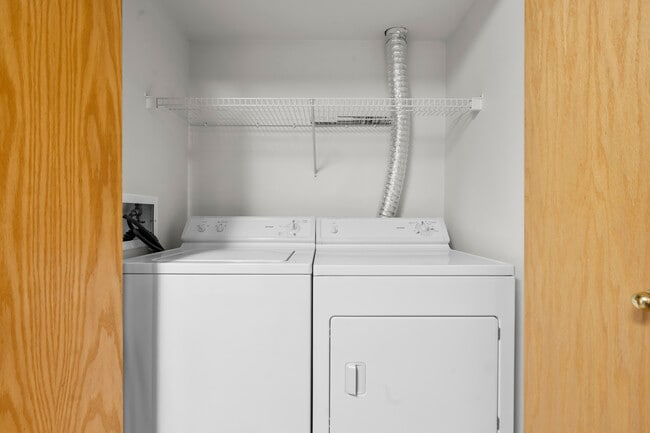 Building Photo - 2270 Holiday Rd