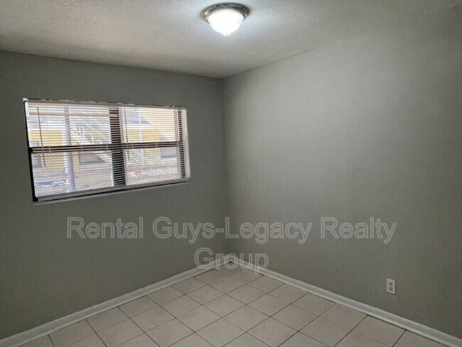 Building Photo - 1738 Wright Ave