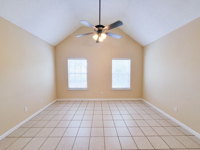 Building Photo - Welcome to This Charming Townhome Nestled ...
