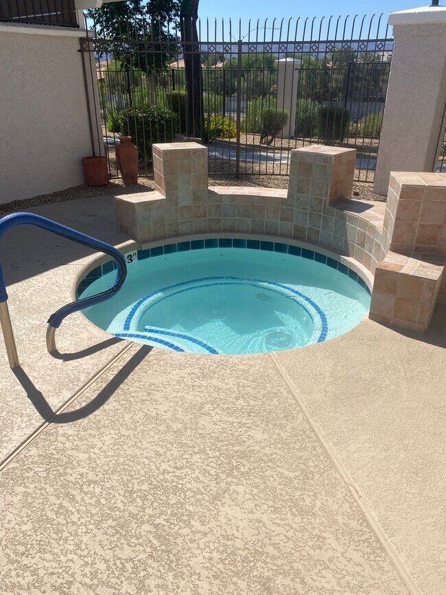 Building Photo - AMERICANA Property Mgmt - 3 beds Condo in ...