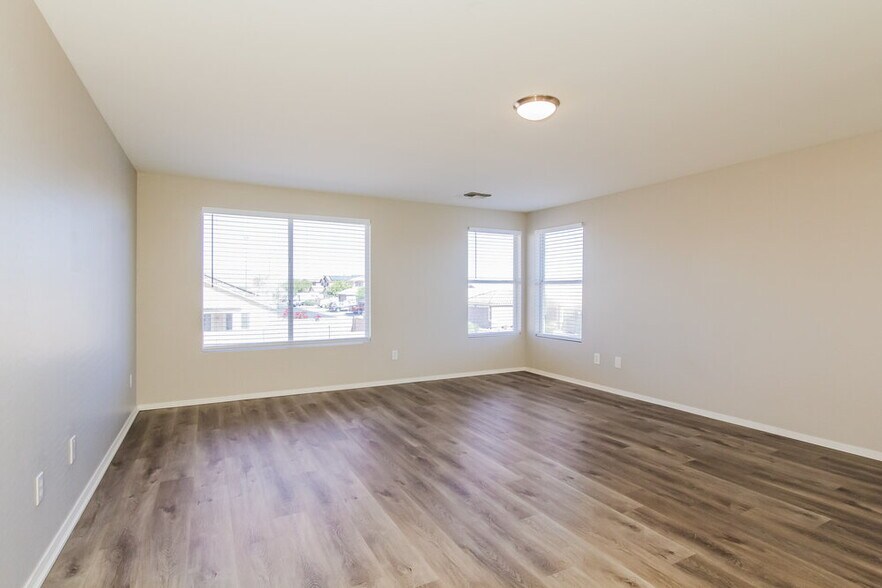 Building Photo - 21940 W Casey Ln