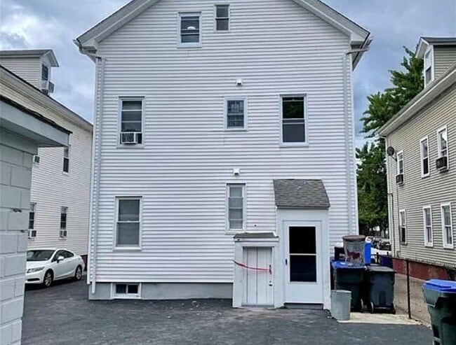 Building Photo - 56 Vinton St