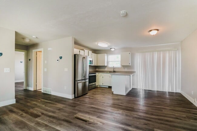 Building Photo - 5408 Hunter Dr