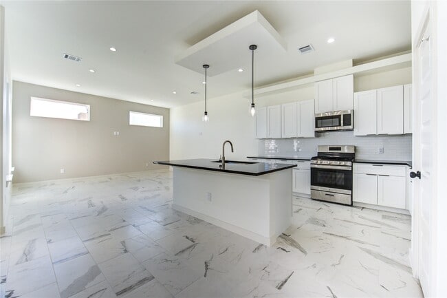 Building Photo - 2931 El Fenice Ln