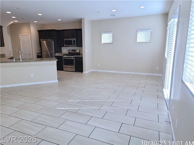 Building Photo - Lovely 2 Story Home!