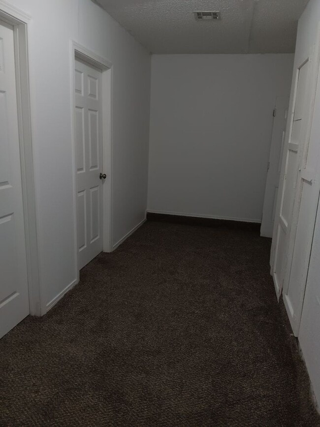 Building Photo - Spacious 5-Bedroom Home with Fresh Modern Updates in Midwest City