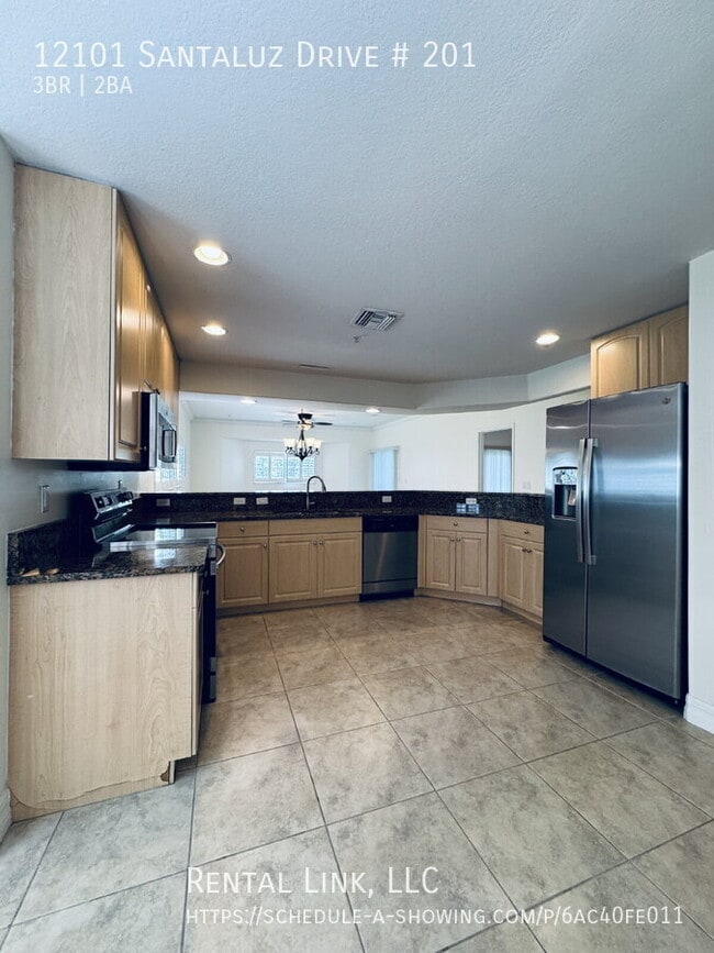 Building Photo - 12101 Santaluz Dr