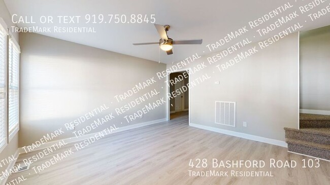 Building Photo - Modern, Renovated 4 bedroom Townhome