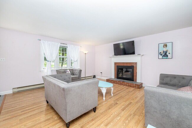 Building Photo - 11 Brandywine Ln