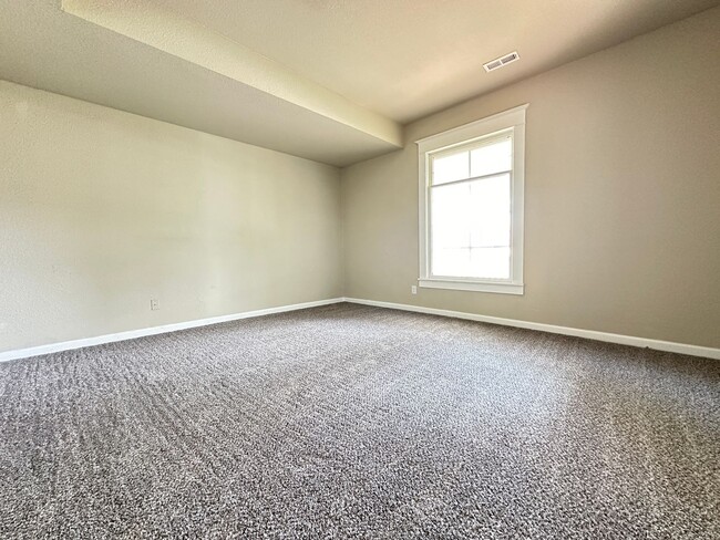 Building Photo - 4 Bedroom Remodeled Home in Chariton
