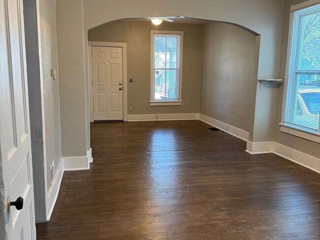 Building Photo - COMING SOON! Charming 2 Bedroom Home Near Dundee!