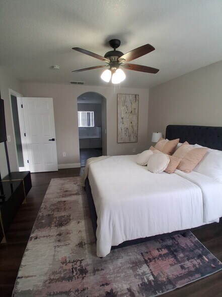 Building Photo - 4624 Cumbrian Lakes Dr