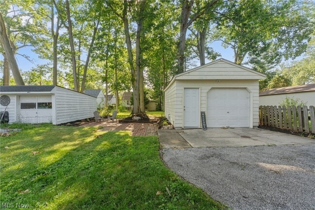 Building Photo - 602 Huntmere Dr