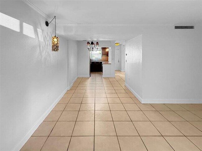 Building Photo - 811 W Oakland Park Blvd