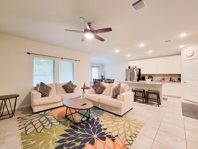 Building Photo - BEAUTIFUL 3 BEDROOM 2 BATH HOME WITH NO BACKYARD NEIGHBORS. TALL TREES AS YOU LOOK FROM THE COVER...