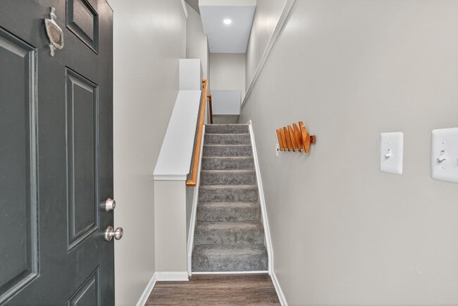 Building Photo - 7047 Water Oak Rd