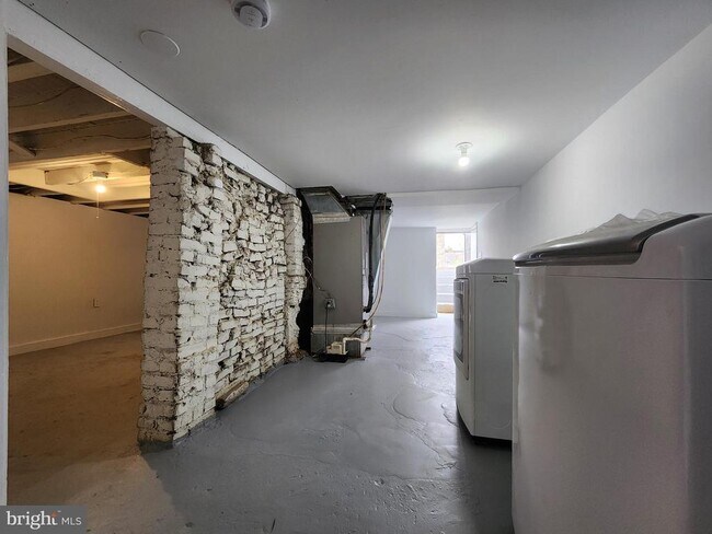 Building Photo - 4244 Clay St NE