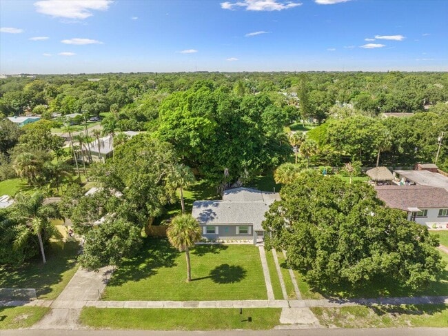 Building Photo - 807 S 12th St