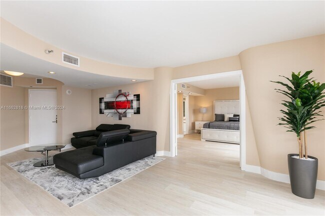 Building Photo - 3500 Mystic Pointe Dr