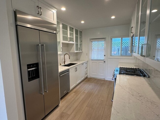 Building Photo - 1502 Clay St