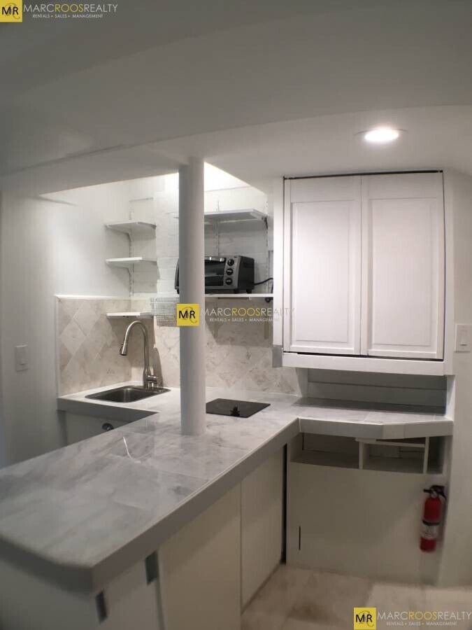 Building Photo - 10 Fulkerson St