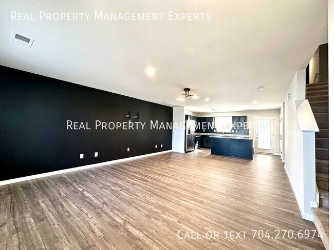 Building Photo - 3222 Bouquet St