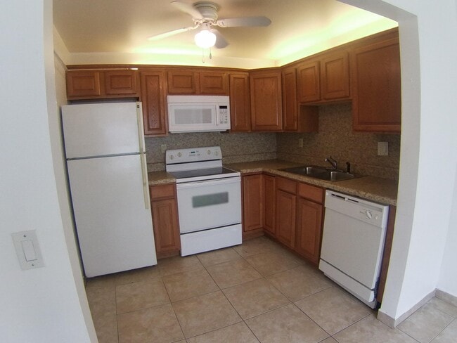 Building Photo - 537 Normandy Ln