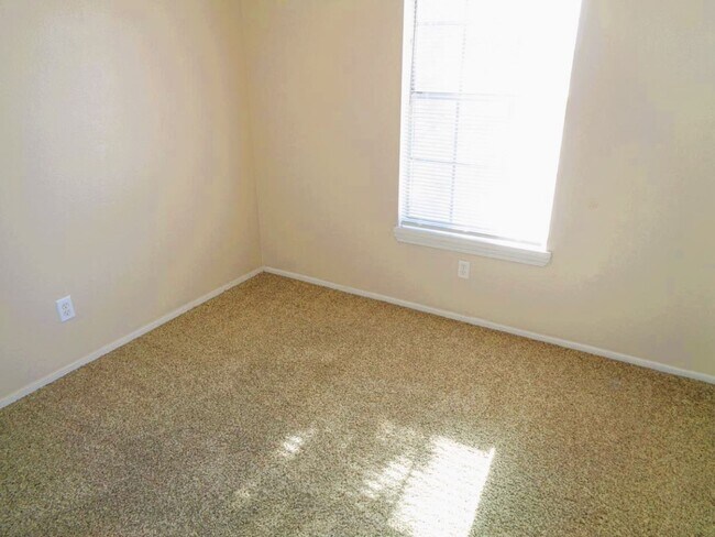 Building Photo - Exquisite Single Level Upper Valley Home With Refrigerated Air Located In Quiet Neighborhood