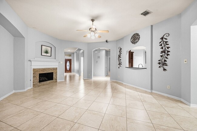 Building Photo - 802 Floriencia St