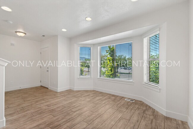 Building Photo - 345 W Park View Ln