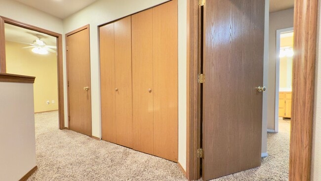 Building Photo - 3 Bedroom (Two Primary Suites) Floorplan i...