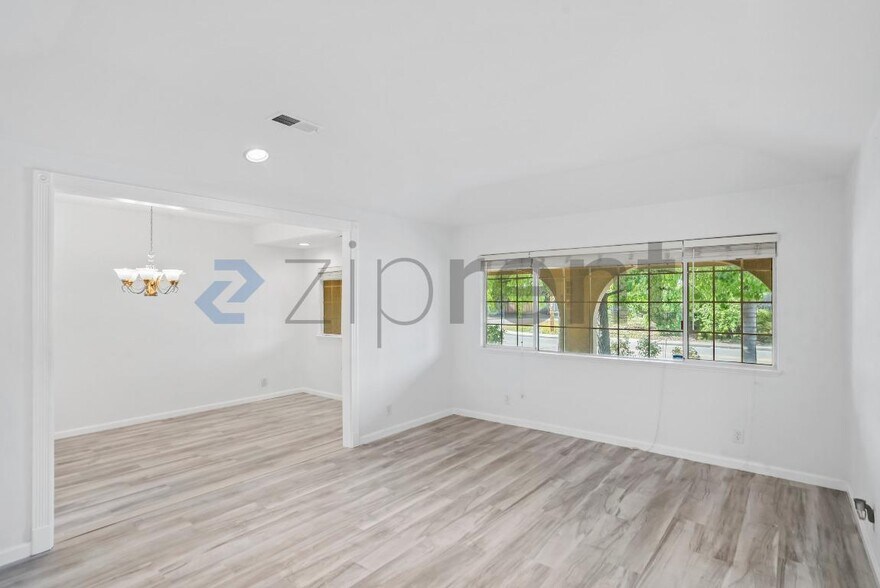 Building Photo - 1400 Arkell Rd